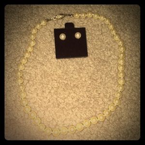 Avon pearlesque necklace and stud earrings